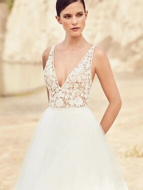 Sleeveless V-Neck Lace Bodice White Wedding Dress